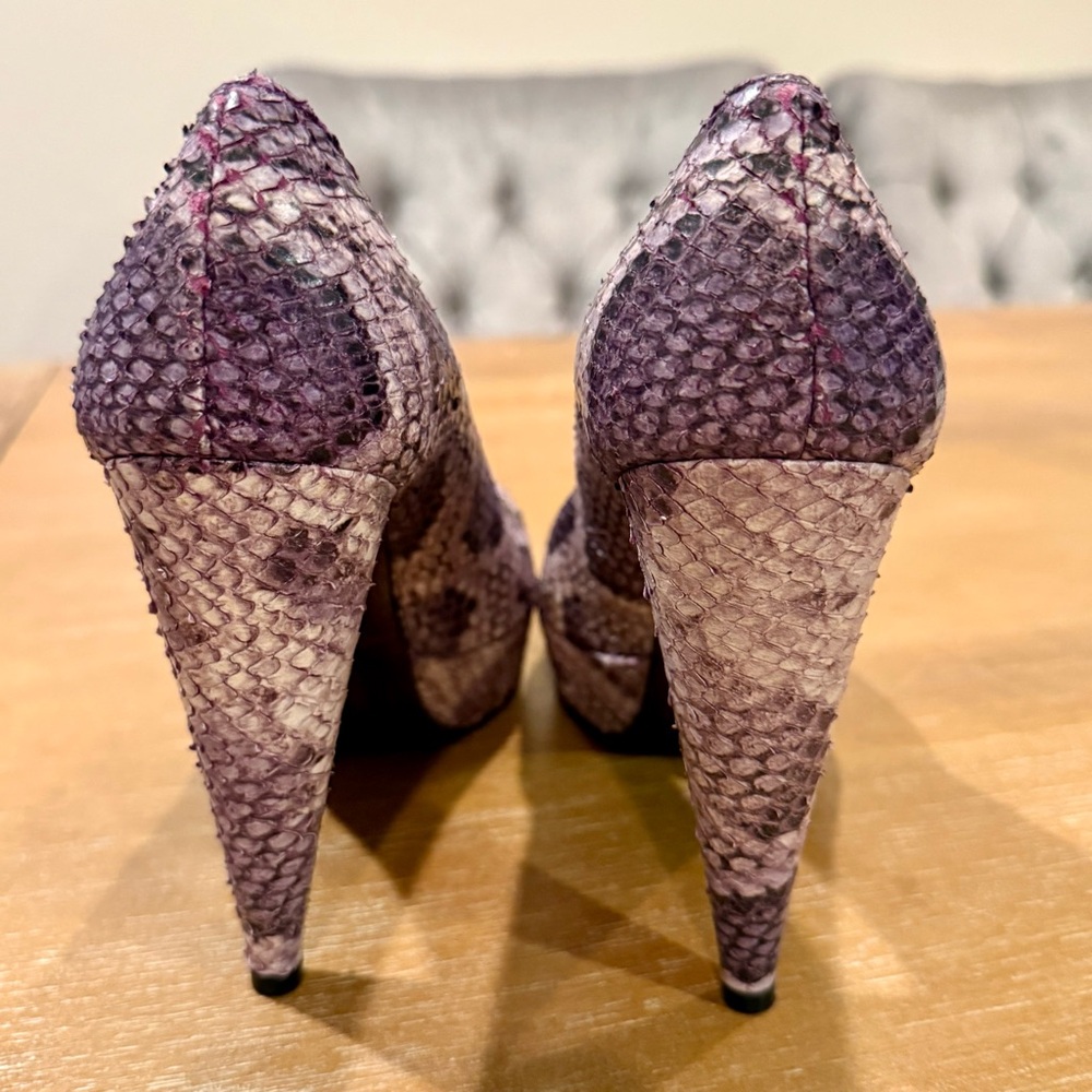 Stuart Weitzman Snakeskin Print Heels Purple‎ Round Toe Platform Size 8.5 - Picture 8 of 14